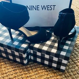 Cute peep toe black heels.